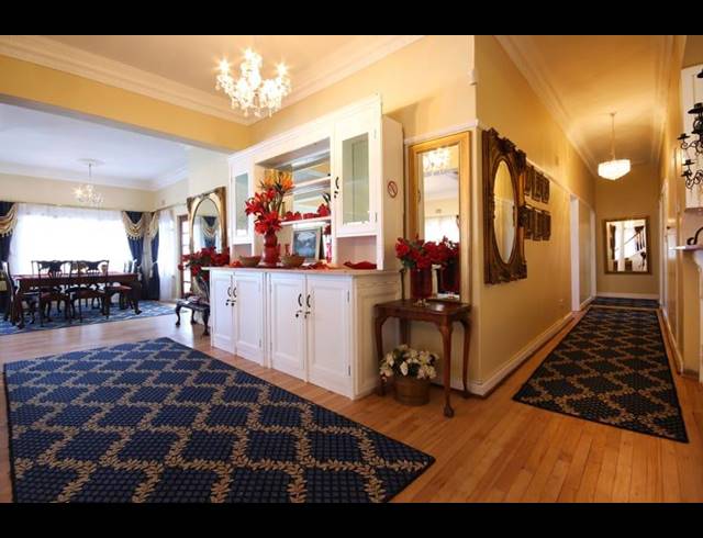 11 BEDROOM HOUSE FOR SALE IN STRAND NORTH